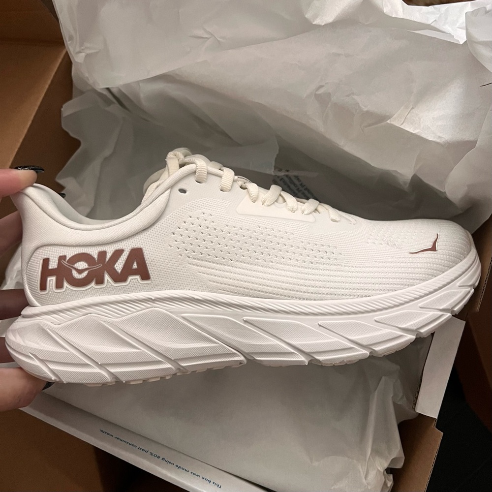 NEW IN BOX Hoka One Arahi 7 Rose Gold Blanc de Blanc Womens Size 8